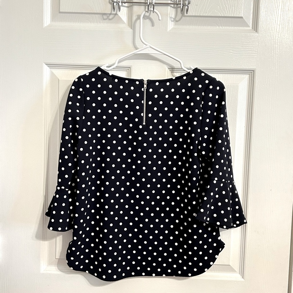 Three quarter length flutter sleeve top! - Picture 2 of 3
